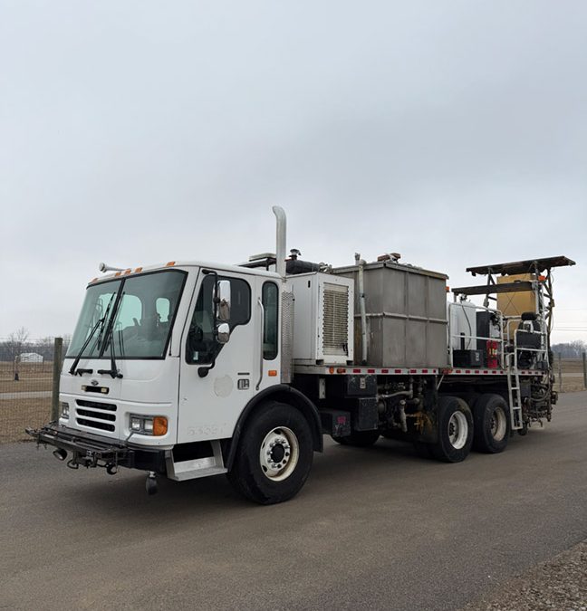 2004 Freightliner Striper Truck