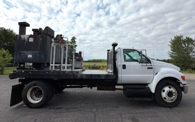 2006 Ford F-650 with 2014 Thermoplastic Melter